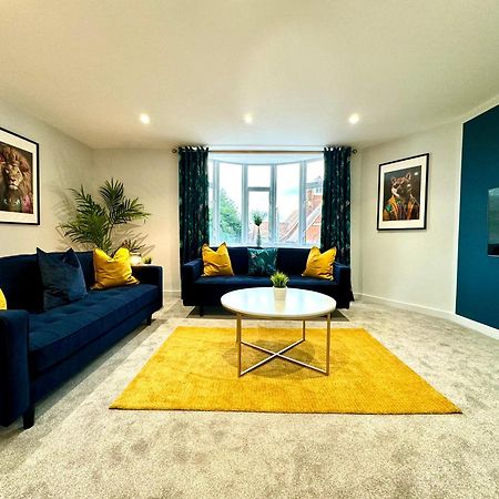 Amazing Large 3 Bedroom Apartment - Sleeps 8! Bournemouth Exteriör bild