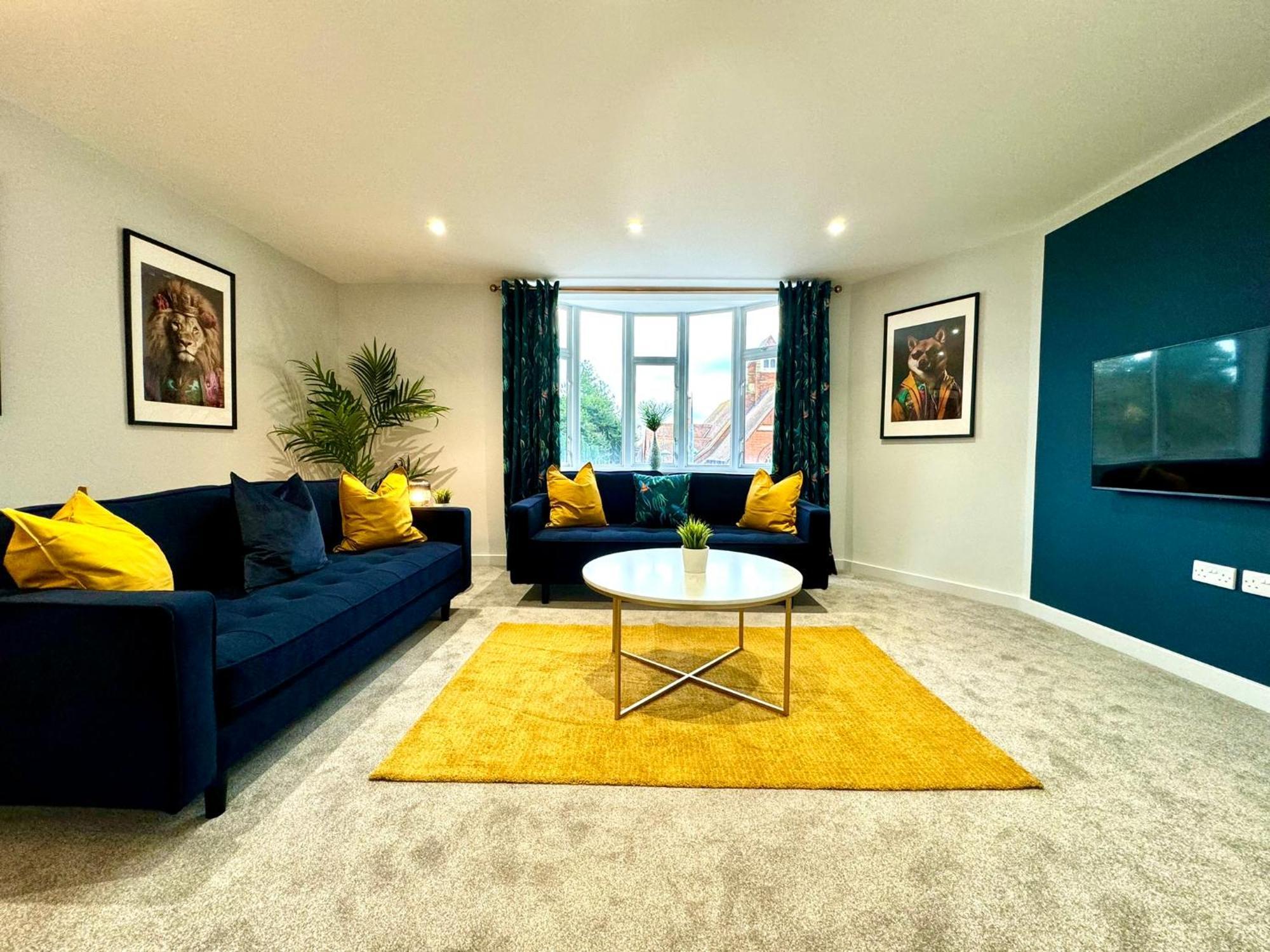 Amazing Large 3 Bedroom Apartment - Sleeps 8! Bournemouth Exteriör bild