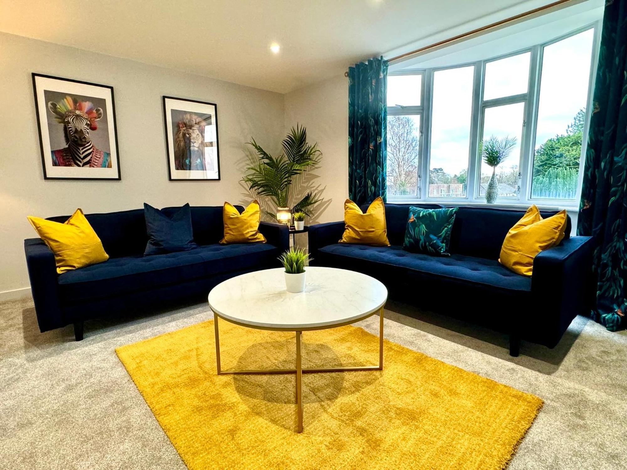 Amazing Large 3 Bedroom Apartment - Sleeps 8! Bournemouth Exteriör bild