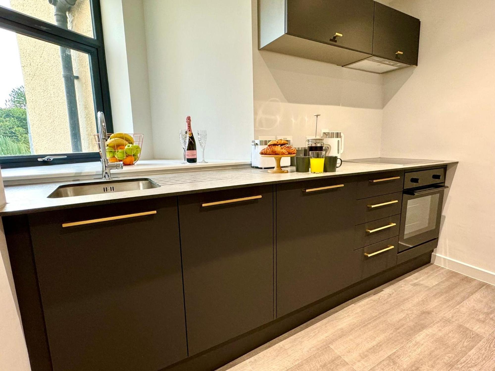 Amazing Large 3 Bedroom Apartment - Sleeps 8! Bournemouth Exteriör bild