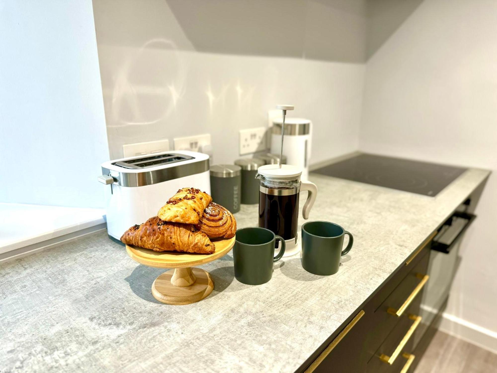 Amazing Large 3 Bedroom Apartment - Sleeps 8! Bournemouth Exteriör bild