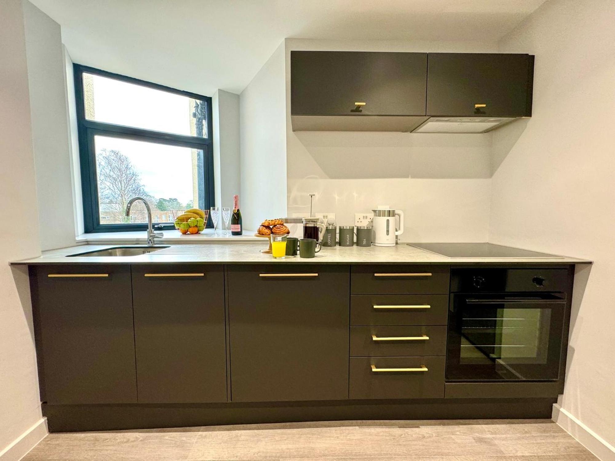 Amazing Large 3 Bedroom Apartment - Sleeps 8! Bournemouth Exteriör bild
