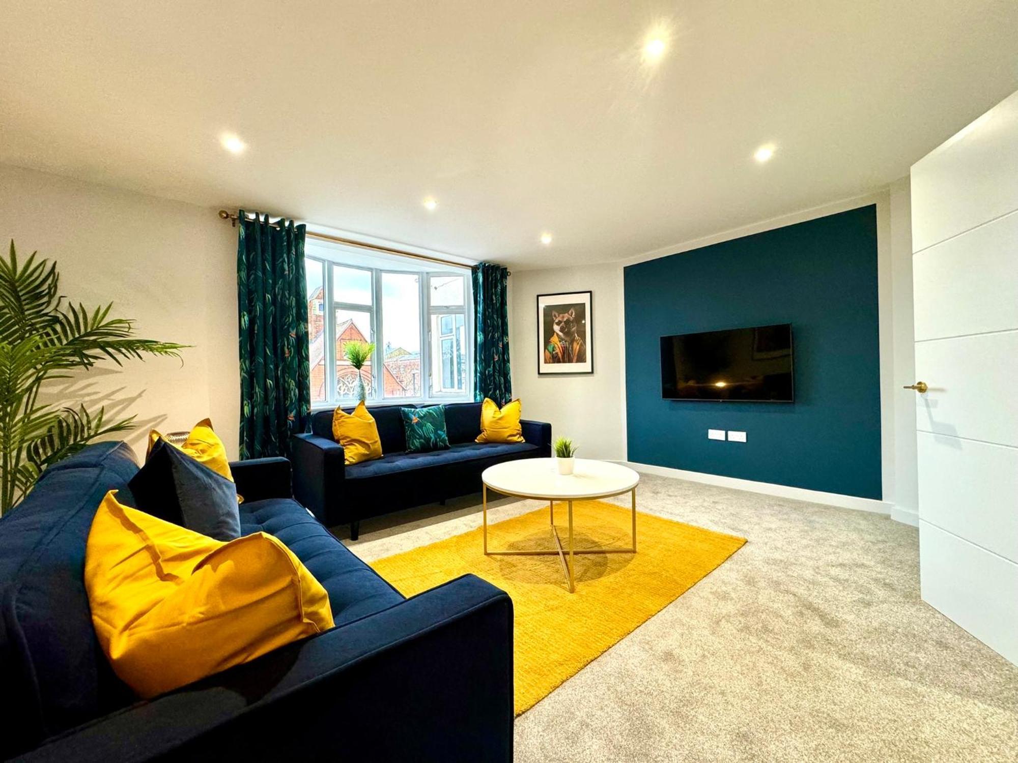 Amazing Large 3 Bedroom Apartment - Sleeps 8! Bournemouth Exteriör bild