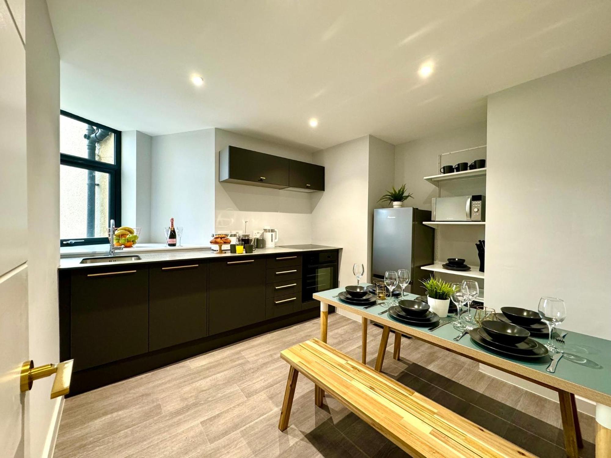 Amazing Large 3 Bedroom Apartment - Sleeps 8! Bournemouth Exteriör bild